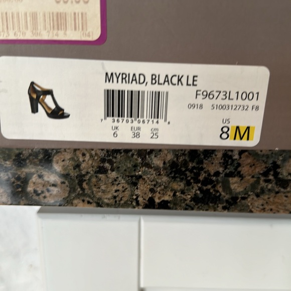 Franco Sarto, black bootie size 8 New - Picture 4 of 4